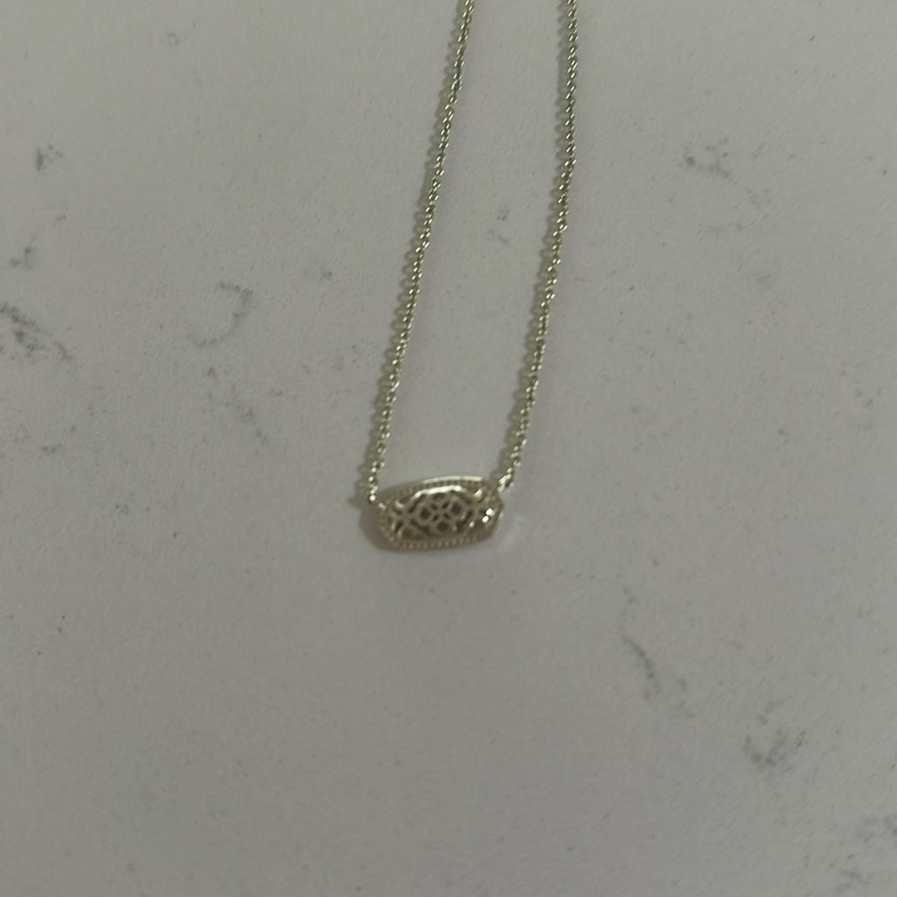 Kendra Scott necklace